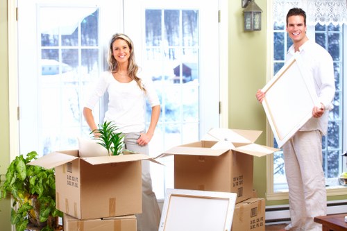 Storage and packing support for removals in Barnes